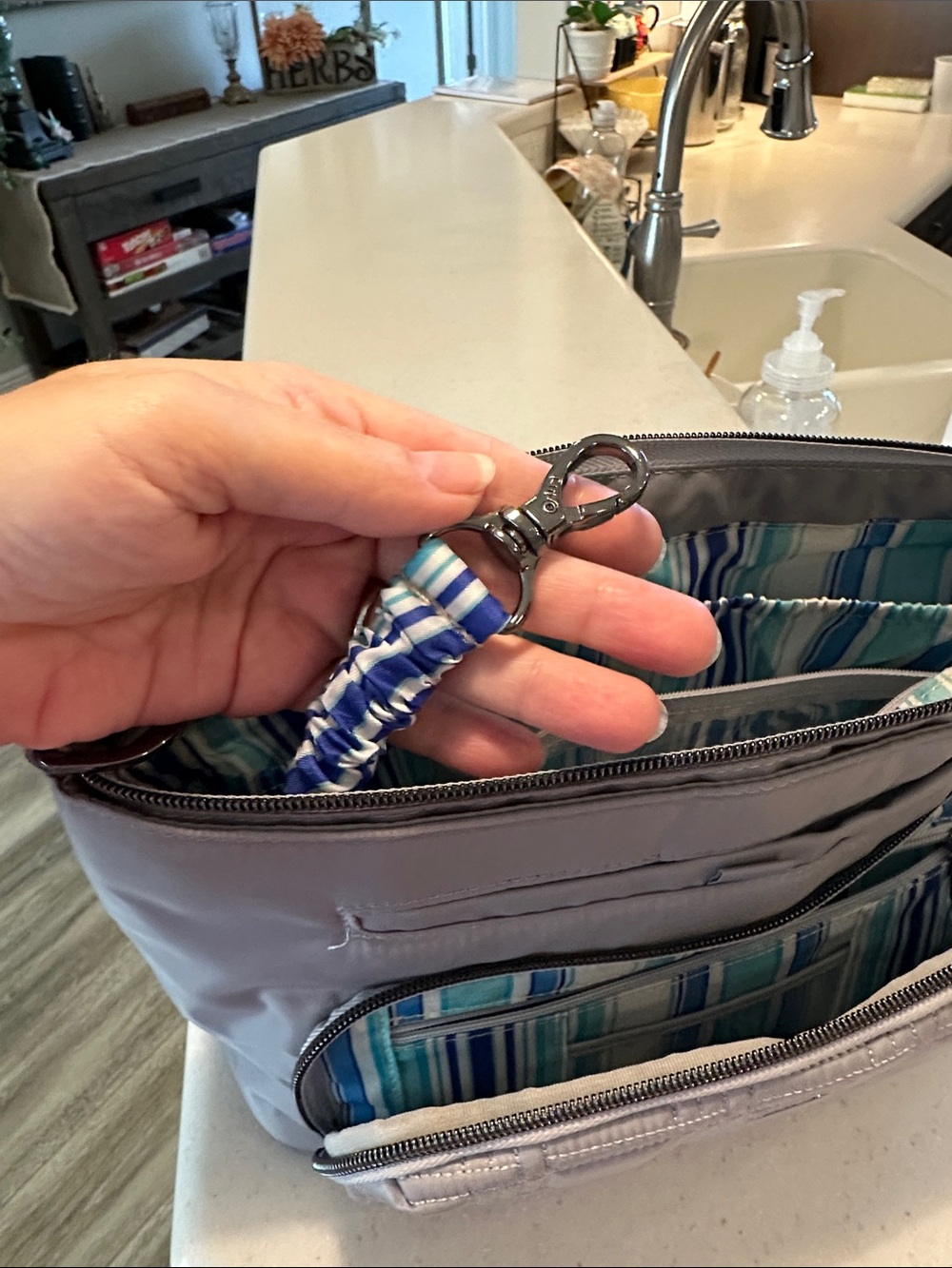 Lug Samba, light grey/blue stripes interior - Picture 6 of 10